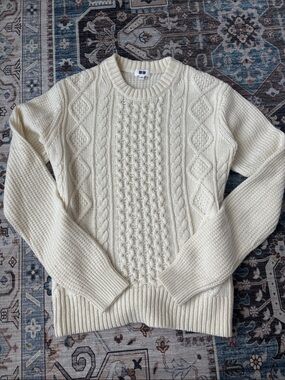 Uniqlo Off-White cable knit Sweater